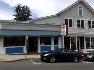 Mystic Pizza in Mystic, CT_Outside