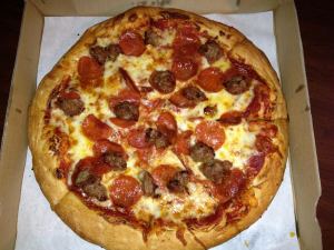 Giovanni's in San Diego_Sausage and Pepperoni Pizza